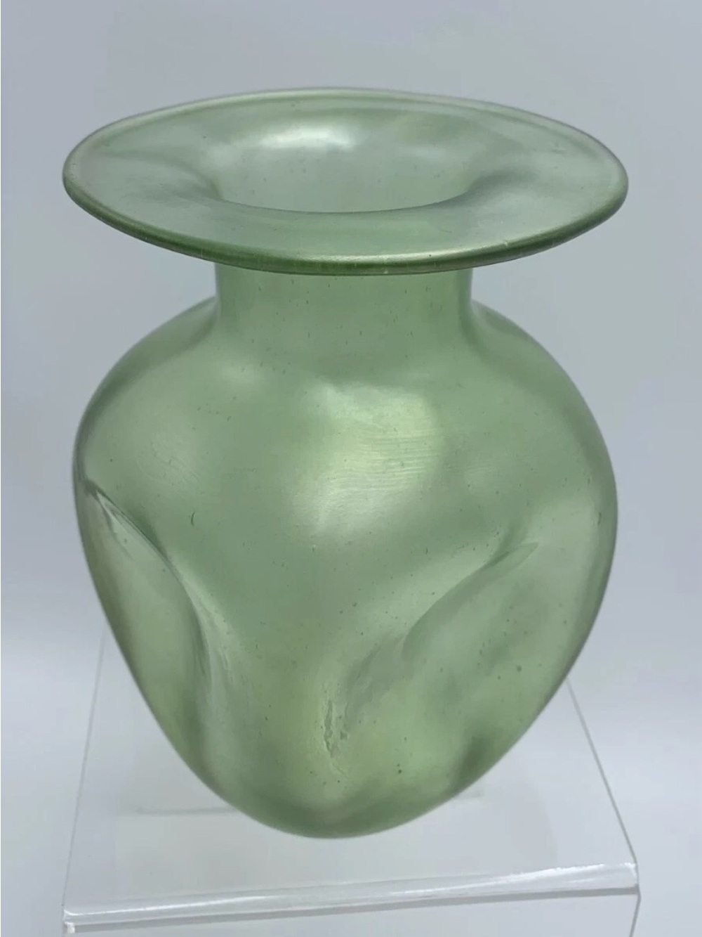 LOETZ ATTRIBUTED "OLYMPIA" PN II-238 IRIDESCENT ART GLASS VASE CIRCA 1896